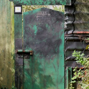 Porte métallique verte - France  - collection de photos clin d'oeil, catégorie portes